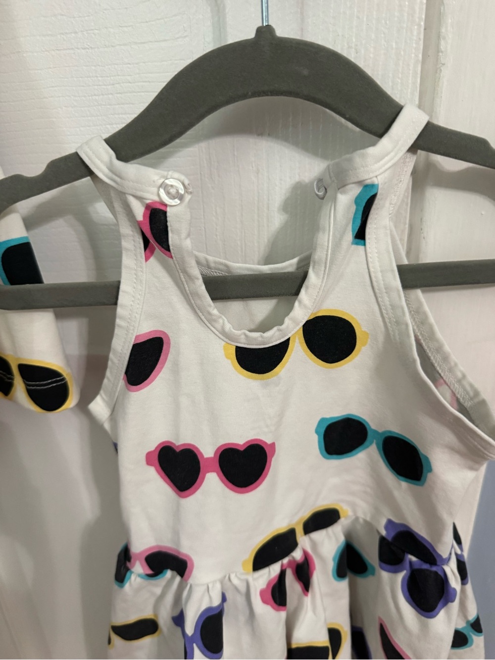 Mommy and Me White Sundress with Colorful Sunglasses Print Mom Small and Kid 4T - Picture 9 of 9